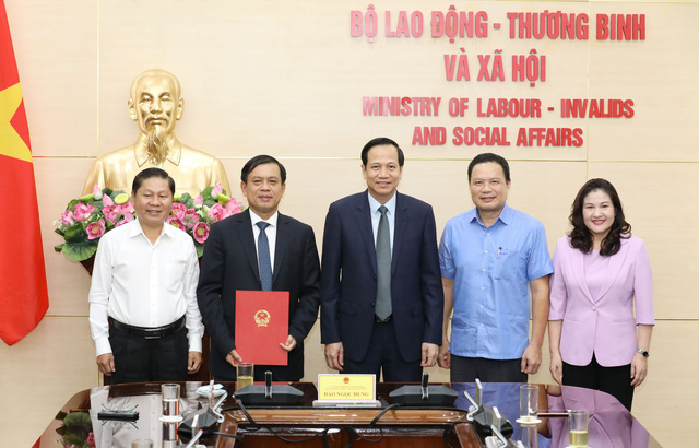 Trường Đại học Xây dựng chúc mừng ông Nguyễn Bá Hoan - CSV K31 Khoa Kinh tế & QLXD được bổ nhiệm làm Thứ trưởng Bộ Lao động - Thương binh và Xã hội