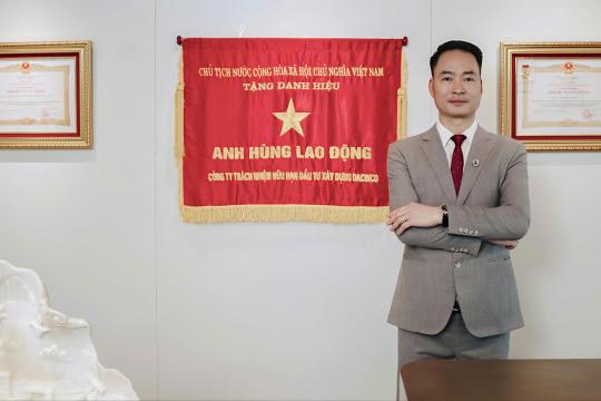 CHÚC MỪNG CÔNG TY TNHH ĐẦU TƯ XÂY DỰNG DACINCO VÀ ÔNG KHƯƠNG VĂN HUY - CỰU SINH VIÊN KHOÁ K43 ĐÓN NHẬN DANH HIỆU "ANH HÙNG LAO ĐỘNG"