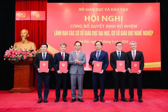 LÃNH ĐẠO TRƯỜNG ĐẠI HỌC XÂY DỰNG HÀ NỘI NHẬN QUYẾT ĐỊNH BỔ NHIỆM CỦA BỘ GD&ĐT
