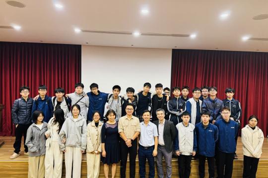 CỰU SINH VIÊN KHOA CÔNG NGHỆ THÔNG TIN TRỞ LẠI GIẢNG ĐƯỜNG – KẾT NỐI TRI THỨC VÀ THỰC TIỄN NGHỀ NGHIỆP