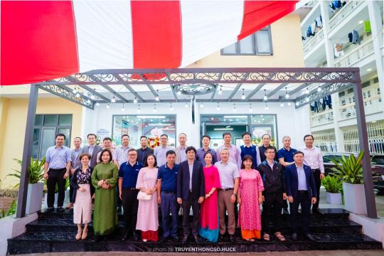 LỄ KHAI TRƯƠNG TRẠM GIẶT SẤY: MÓN QUÀ TRI ÂN TỪ CỰU SINH VIÊN K40